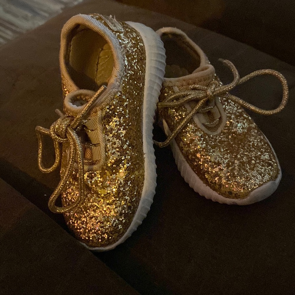 Size 4 toddlers glittery Gold cute as a bug sneakers